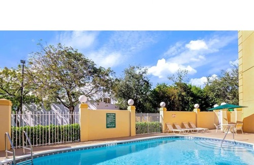 Cutler Bay House | Work, Rest and Recharge! Sun all day Fun All night!