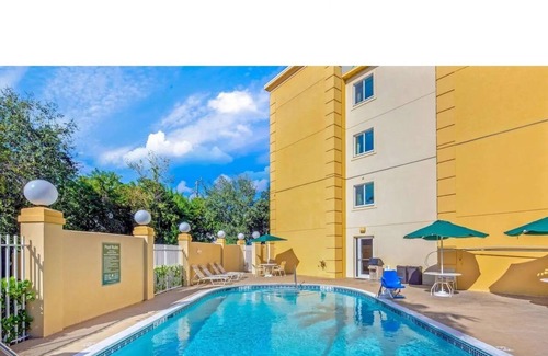 Cutler Bay House | Work, Rest and Recharge! Sun all day Fun All night!