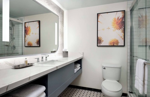 Los Angeles Hotel | Work Trip Ready! Executive LAX Room w/2 Queen Beds! Shuttle, Gym, Pool!