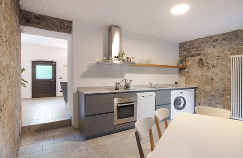 Carlazzo House | Workation Castle: Casa Tremezzo