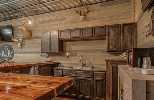 Hughes County Cabin | Working Ranch on 320 acres. Deer, Trails, Buffalo, Ponds, Rams, Views, Can-Ams!!