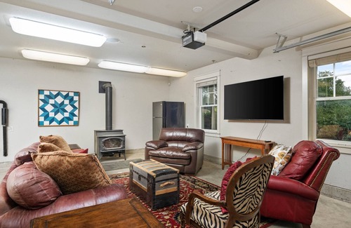 Helvetia House | World Renowned Roloff Farms, Billiards, Game Room, On Acres of Farmland