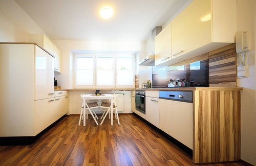 Krumpendorf am Woerther See Apartment | Wörthersee Retreat Krumpendorf: Stylish apartment with flair