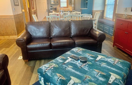 Branson Cottage | WOW! Branson 4BDR modern cottage with gameroom and best amenities in town!