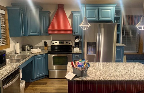 Branson Cottage | WOW! Branson 4BDR modern cottage with gameroom and best amenities in town!