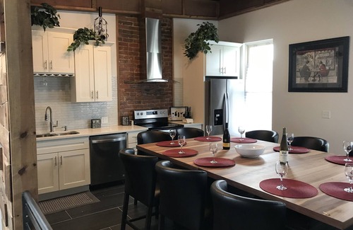 Southeast Omaha House | Wow! Cool 2 story Loft gathering place for 10 sleeps 6