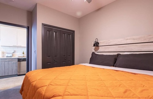 Downtown Kansas City Apartment | WOW Downtown KC 2 Bedroom King Beds Amazing View