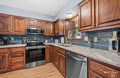 Bella Vista House | WOW! Fabulous Townhouse Walking Distance To Golf, Playground, Trails & More