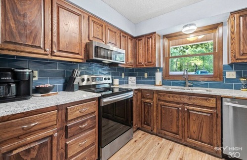 Bella Vista House | WOW! Fabulous Townhouse Walking Distance To Golf, Playground, Trails & More