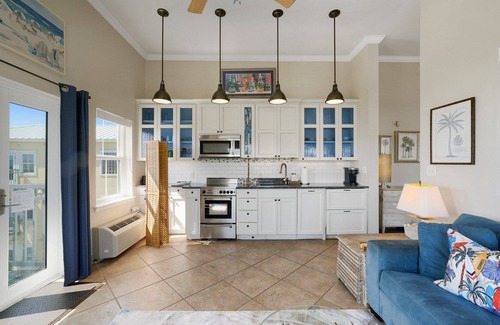 Gulf Place Condo | WOW! Water View Corner Unit, Free Wine + Bottled Water Arrival Gift