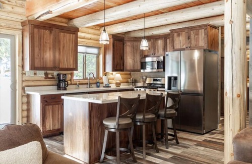 West Yellowstone Cabin | Wrangler’s Retreat | 7 Mi to YNP | Private Pond