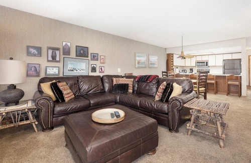 Grand Lake Condo | Wraparound Deck with Panoramic Views, Firepit, Close to Downtown Grand Lake