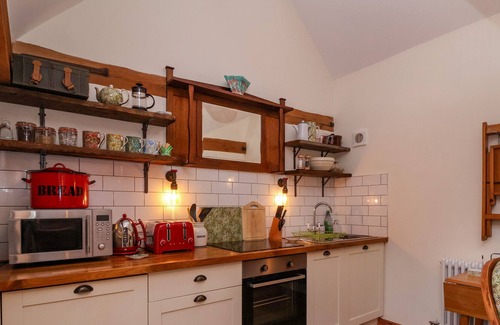 Picklescott Cottage | WREN COTTAGE, romantic, character holiday cottage in Church Stretton
