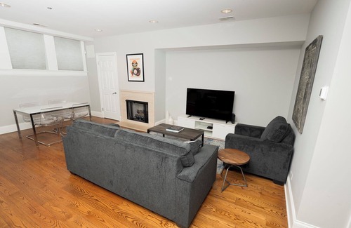 Lakeview Condo | Wrigley Field MVP Suite 1 Bedroom Apartment
