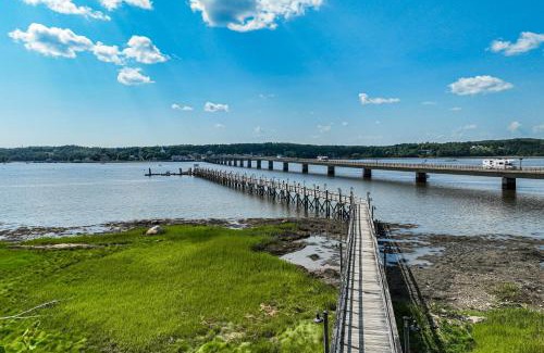 Edgecomb Hotel | Writer’s Cove