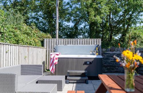 Kidwelly House | Wrth y Nant