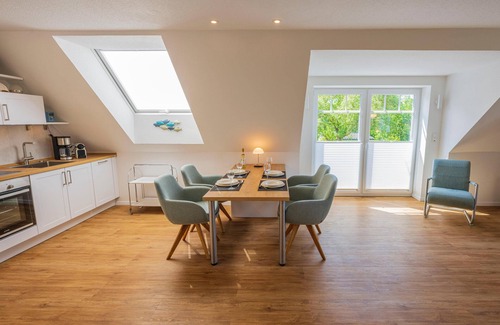 Neu Hauen Apartment | Wunderschöne Obergeschosswohnung in Greetsiel