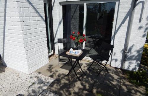 Bruinisse House | Wunderschoenes-freistehendes-Ferienhaus-an-der-See-Sauna-Strand-Yachthafen-WLAN
