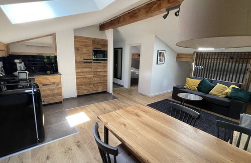Marquartstein Apartment | Wundervolle Dachgeschosswohnung mit Balkon und Blick ins Grüne
