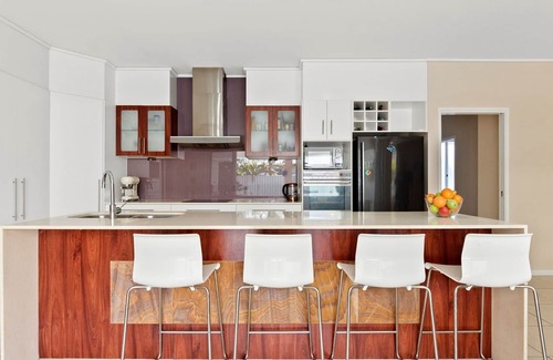 Wurtulla House | Wurtulla Beach Home 5 bedroom home 2 minutes from the patrolled beach