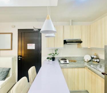 Mandurriao Apartment | WV 17 Sleek & Trendy Studio with Bunk Bed