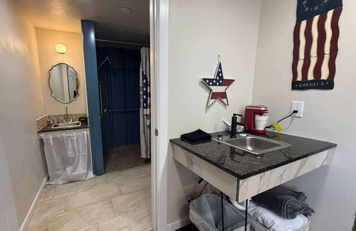 Medicine Park Apartment | WW Military Tribute Tiny House|Medicine Pk StayADA