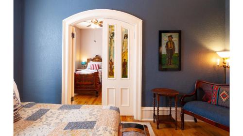 Cimarron Hotel | Wyatt Earp - Historic Hotel