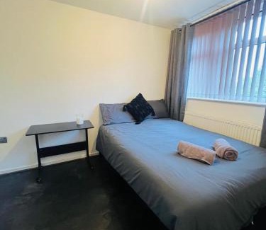 Nottingham House | Wye Central Stay - Free Parking