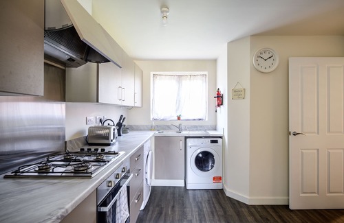 Chapeltown House | Wykebeck Mount by Our Home Short Stays