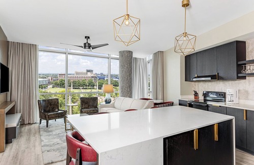 Downtown Atlanta Condo | Wyndham Atlanta Resort | Five 2BR/2BA Suites