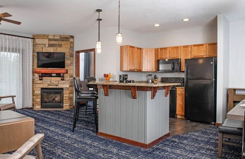 Lake Delton Apartment | Wyndham Glacier Canyon 2 Bedroom Deluxe w/access to an extraordinary Water Park