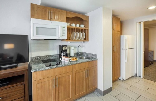 Yachting Village Condo | Wyndham Inn on the Harbor | 1BR/1BA Queen Suite