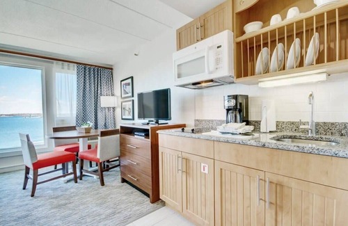 Yachting Village Condo | Wyndham Inn on the Harbor | 1BR/1BA Queen Suite