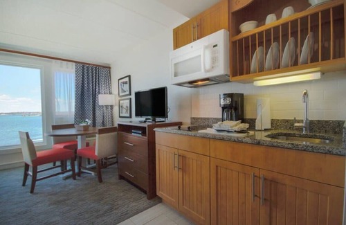 Yachting Village Condo | Wyndham Inn on the Harbor | 1BR/1BA Queen Suite