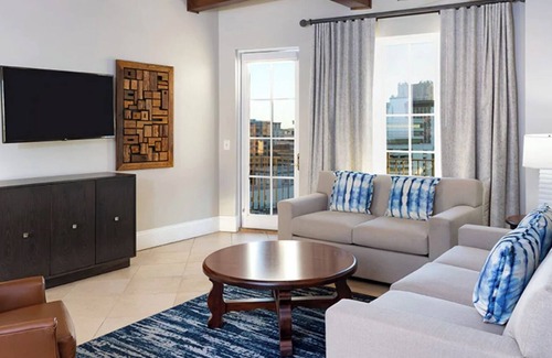 Downtown San Antonio Resort | Wyndham La Cascada Resort ~ 2B Presidential ~ In the heart of San Antonio!