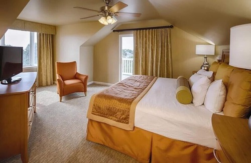Ocean Ridge Resort | Wyndham Ocean Ridge 2 bedroom deluxe condo with a full kitchen
