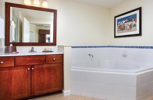 Townsite Resort | Wyndham Oceanside Resort 2 Bedroom Deluxe Ocean View Suite