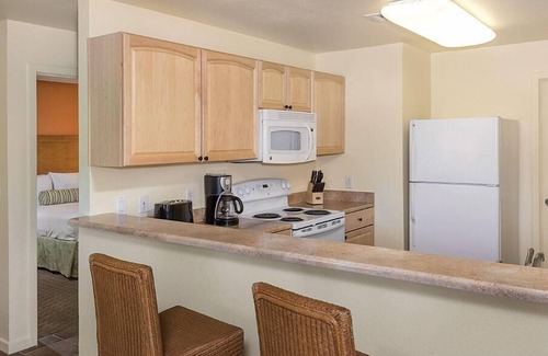 Las Vegas Condo | Wyndham Tropicana Resort | Five Luxury Suites