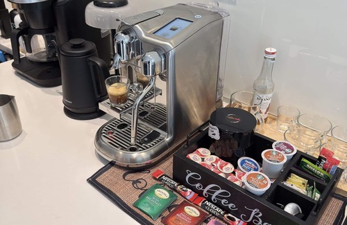 Wynwood Art District Condo | Wynwood Vibes | FREE Parking |Balcony Views | Rooftop