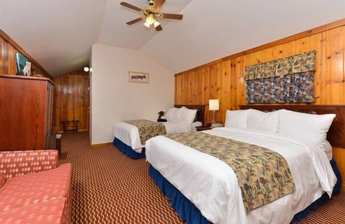 Cody House | Wyoming Adventure! 2 Great Units, Outdoor Pool, Short Drive to Old Trail Town!
