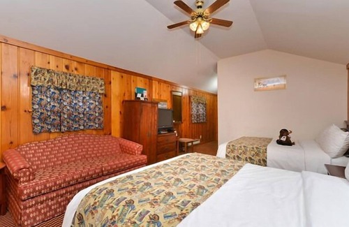 Cody House | Wyoming Adventure! 2 Great Units, Outdoor Pool, Short Drive to Old Trail Town!