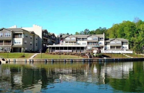 Alexander City Condo | Wysteria Cove Condo-pools/dedicated slip/1st floor