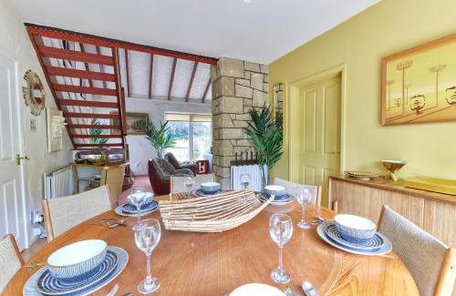 Beadnell House | Xanadu: Stylish Family Home by the Pub and Beach
