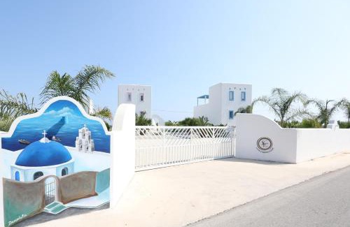 Tingaki Villa | XENOS Villa 5 with a private pool near the sea