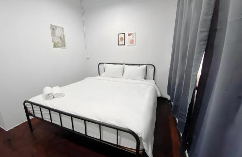 San Chao Pho Suea Apartment | XX BAO San Chao Pho Sua - ศาลเจ้าพ่อเสือ