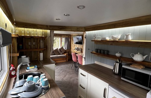 Bryn-crug Cottage | Y Caban - sleeps 4 guests in 2 bedrooms