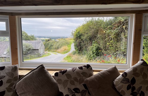 Bryn-crug Cottage | Y Caban - sleeps 4 guests in 2 bedrooms