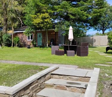 Llanelli Apartment | Y Caban-The Cabin-2 Guests-Private Parking-Fast WIFI