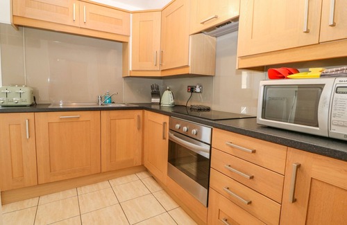 Criccieth Apartment | Y CASTELL APARTMENT 3, family friendly in Criccieth