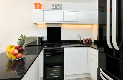 Llanbedrog Apartment | Y Cwtch - One Bedroom Apartment, Sleeps 2